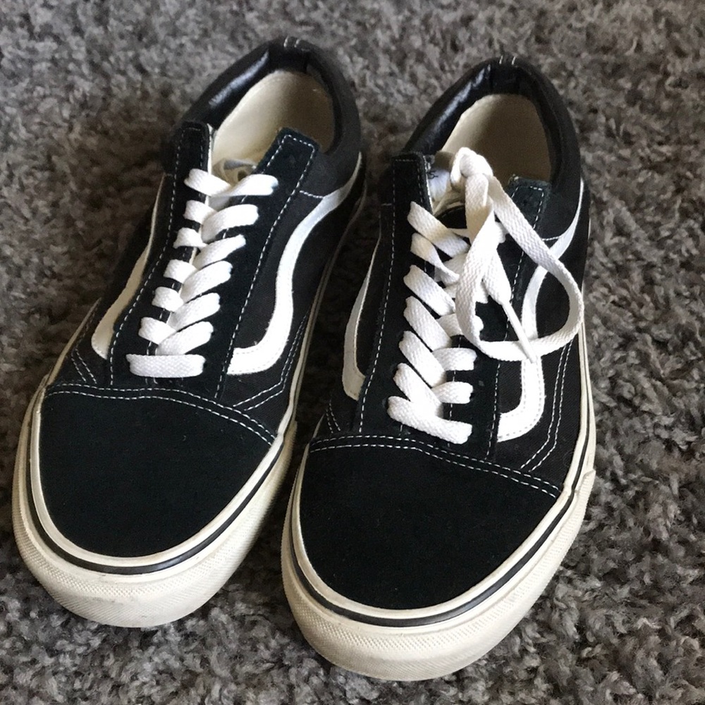 New Black/white Vans- unisex